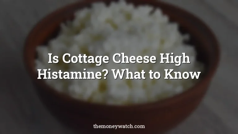 Food, wood and table photo for a guide to is cottage cheese high histamine